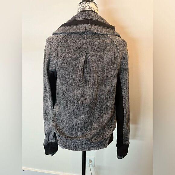 🪩Lululemon Jacket 1001  - Picture 2 of 7